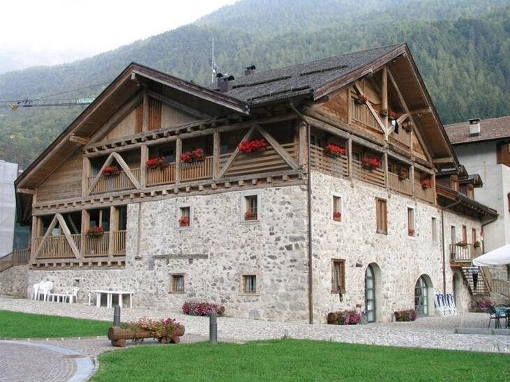 Ricostruzione Garnì "Casa Moresc" - Spiazzo (TN)