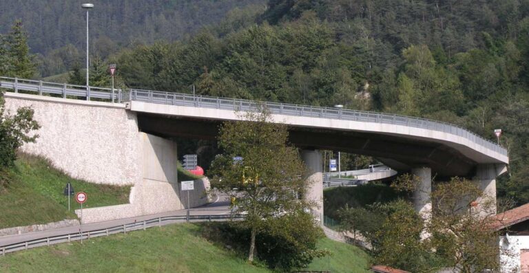 Svincolo sulla S.S. 237 per Valdaone - Sella Giudicarie, fraz. Lardaro (TN)
